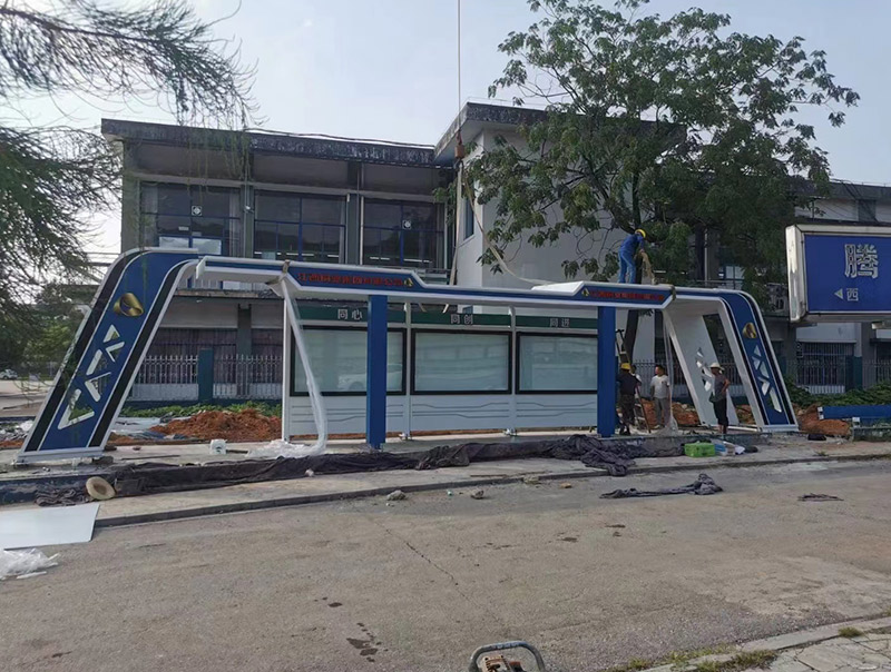 選擇合格的不銹鋼候車亭廠家：一份詳細指南